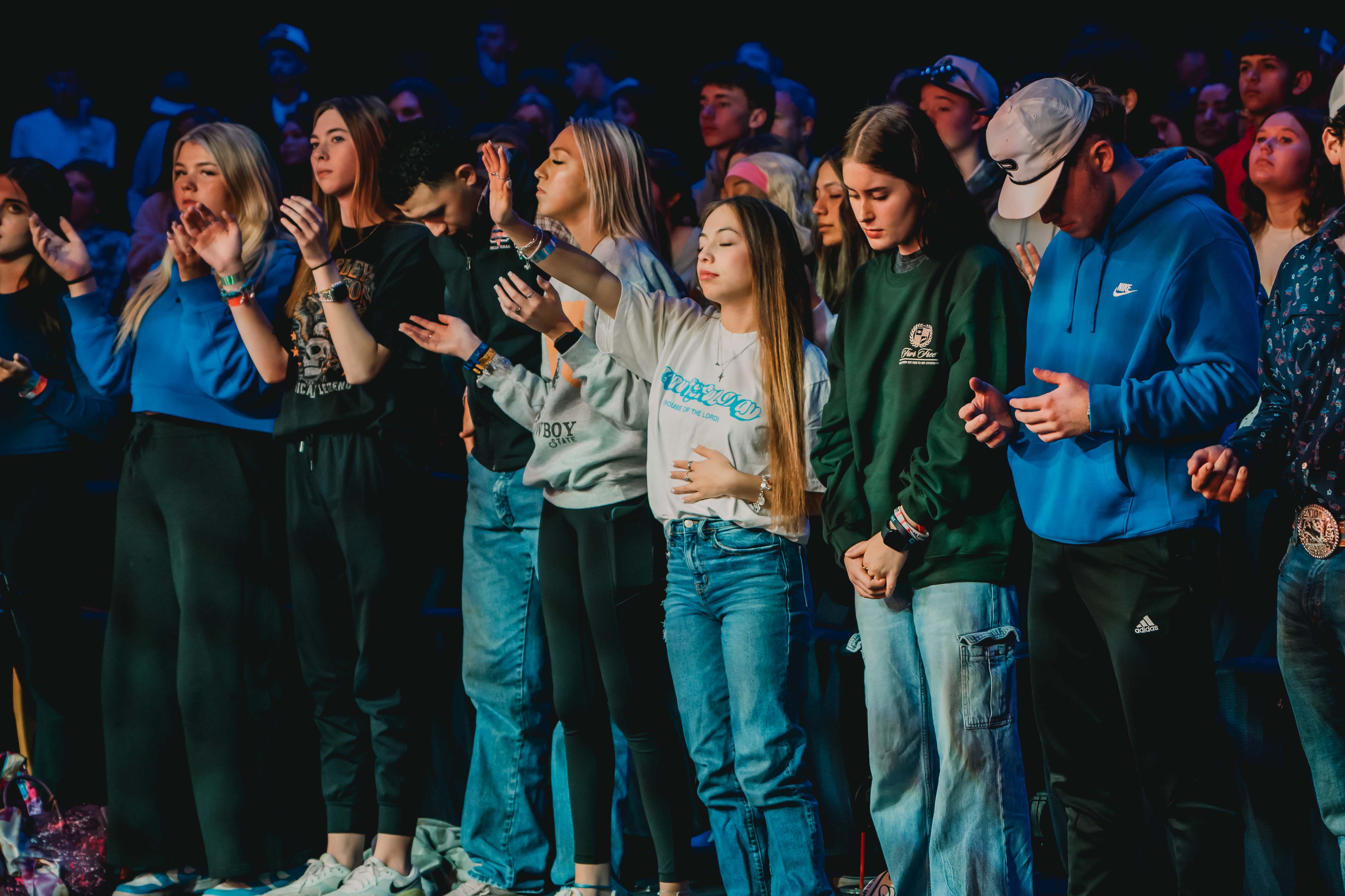 Rush Weekend students worshipping